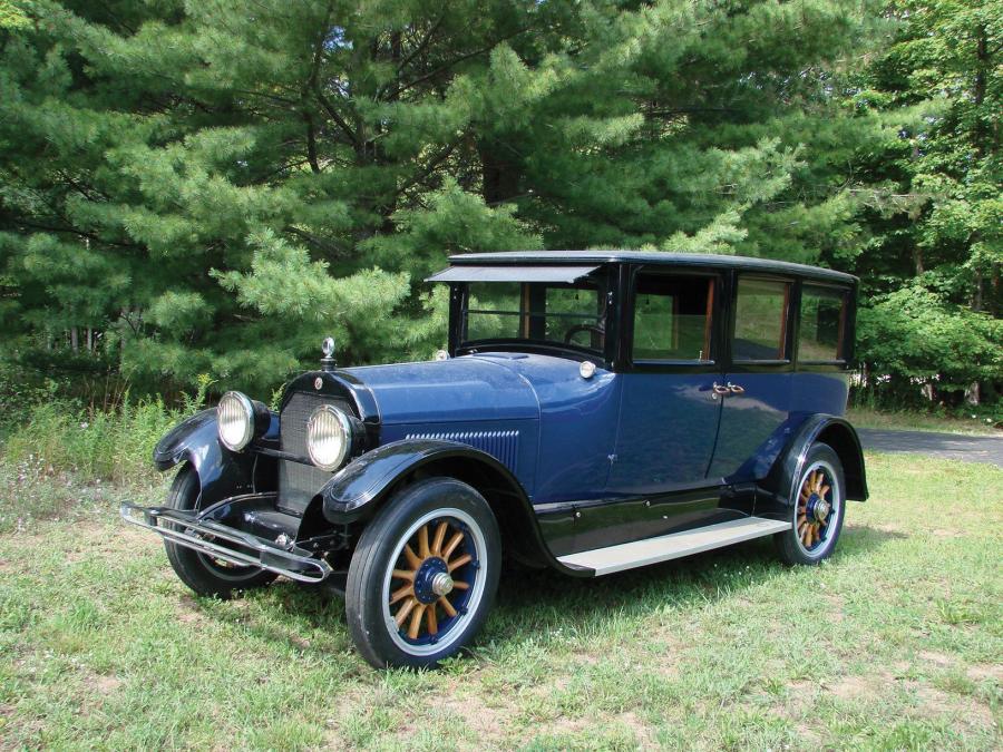  Cadillac Model 61 Suburban Sedan 1922 года  (фото 1 из 1)